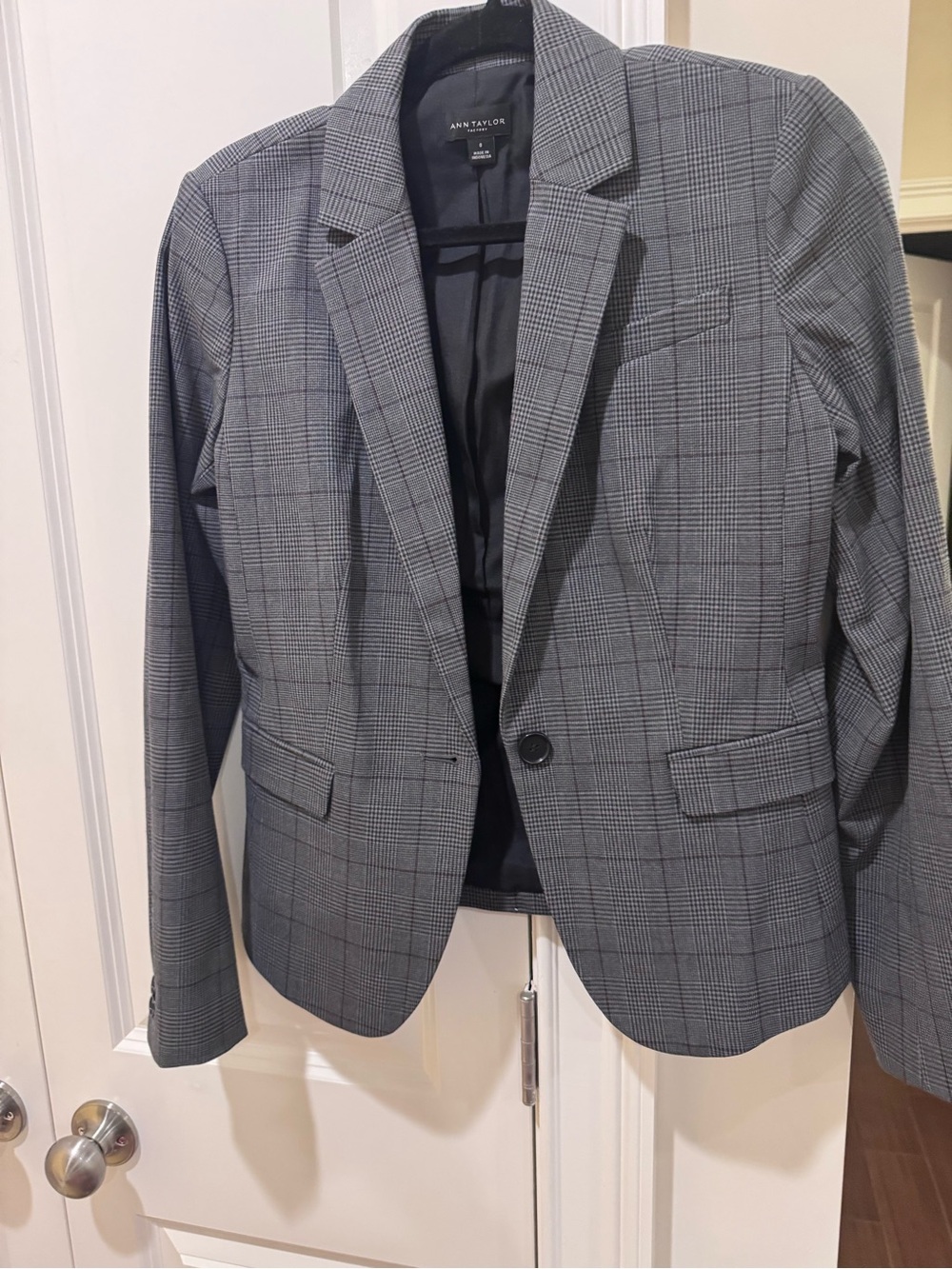 Ann Taylor Gray Glen Plaid Blazer - Classic Single-Button Sport Coat